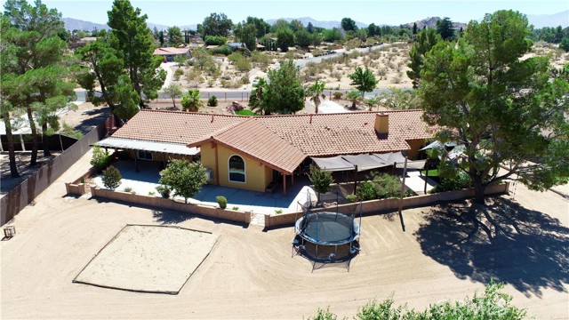15460 Mandan Road, Apple Valley CA: https://media.crmls.org/medias/92773df3-2e06-43e8-9c5c-780c157f4dd6.jpg