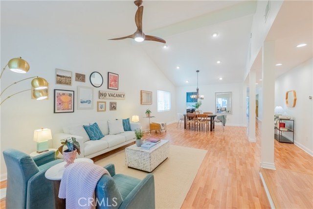7215 Enfield Avenue, Reseda CA: https://media.crmls.org/medias/927753b1-69ab-479f-971a-9d4a89516932.jpg