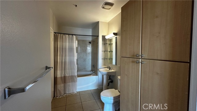 388 E Ocean Boulevard, Long Beach CA: https://media.crmls.org/medias/92776a62-c2a5-4ad8-b136-45fdb294ba10.jpg