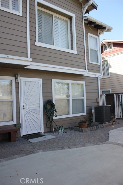 563 E City Court, Anaheim CA: https://media.crmls.org/medias/9277a592-ad09-4f4c-b487-a95980c19c7f.jpg