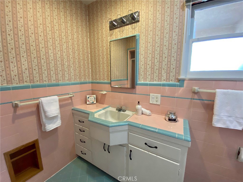 https://media.crmls.org/medias/9277b492-5fb5-43a5-9c70-ceee421632c1.jpg?preset=X-Large