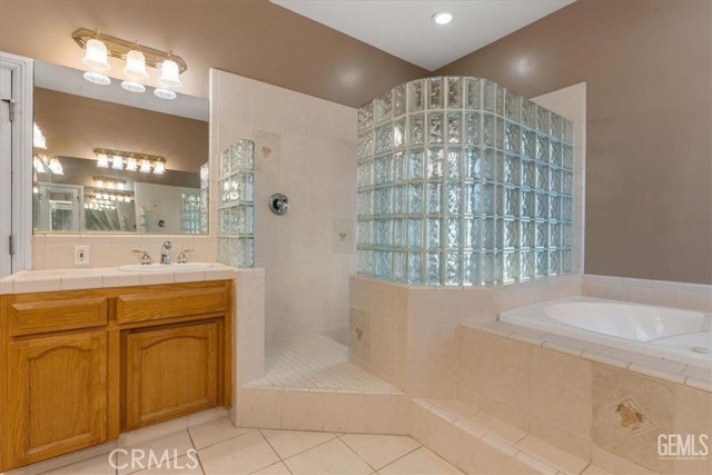 Detail Gallery Image 21 of 38 For 1933 Kellie Marie, Bakersfield,  CA 93314 - 5 Beds | 3 Baths