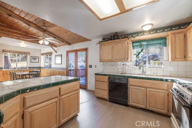 Detail Gallery Image 29 of 46 For 320 Dove Ct, Big Bear Lake,  CA 92315 - 3 Beds | 2 Baths