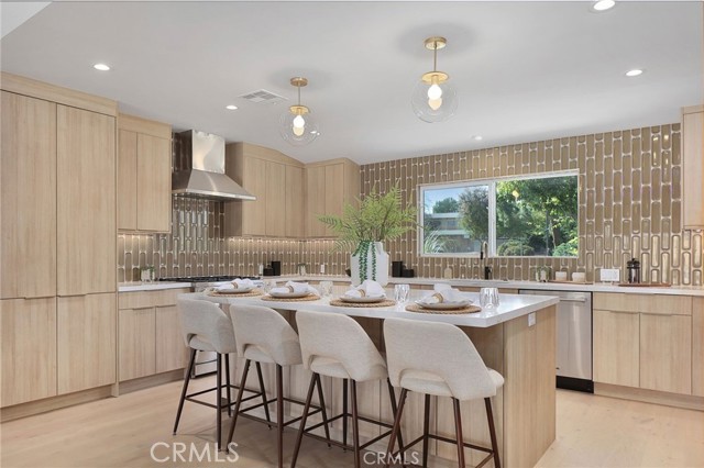 23616 Mariano Street, Woodland Hills CA: https://media.crmls.org/medias/92795a87-b4e8-441f-860e-c4d4ba2e2901.jpg
