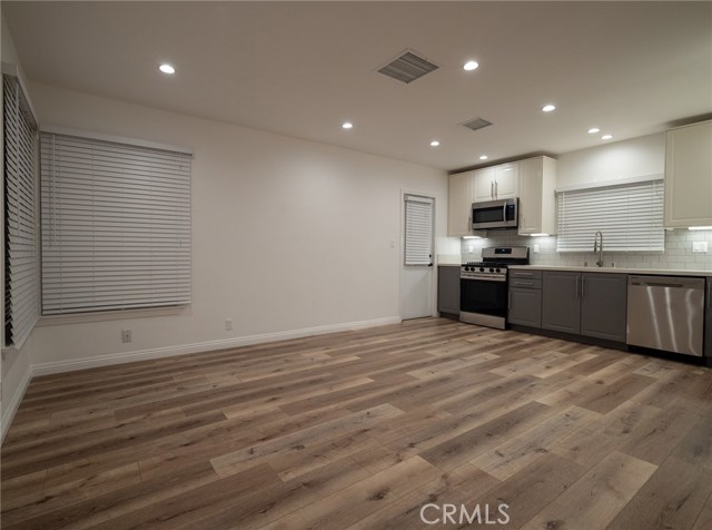 4270 Elenda Street, Culver City CA: https://media.crmls.org/medias/92798b13-6aa1-4431-9a47-cf1a316ce951.jpg
