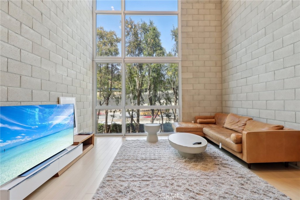3450 Cahuenga Boulevard W #905