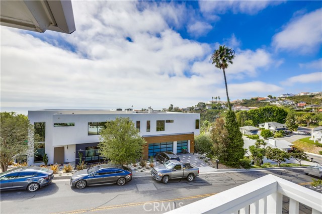 605 E Avenida San Juan, San Clemente CA: https://media.crmls.org/medias/927a6533-183f-458b-b0c2-0904f2b9d696.jpg