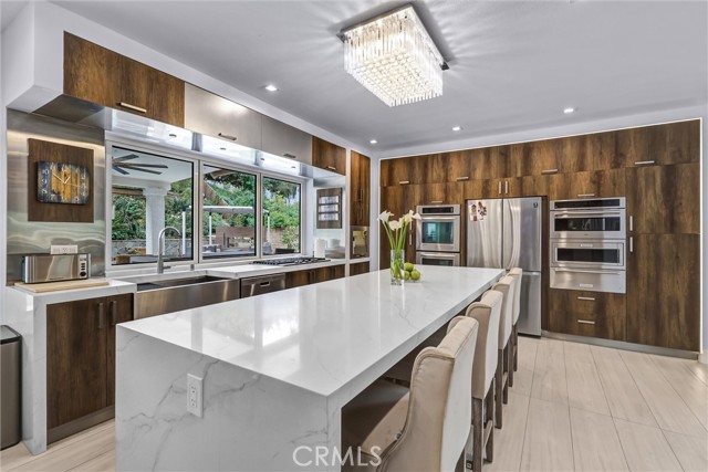 Detail Gallery Image 10 of 53 For 25432 Nottingham Ct, Laguna Hills,  CA 92653 - 5 Beds | 4/1 Baths