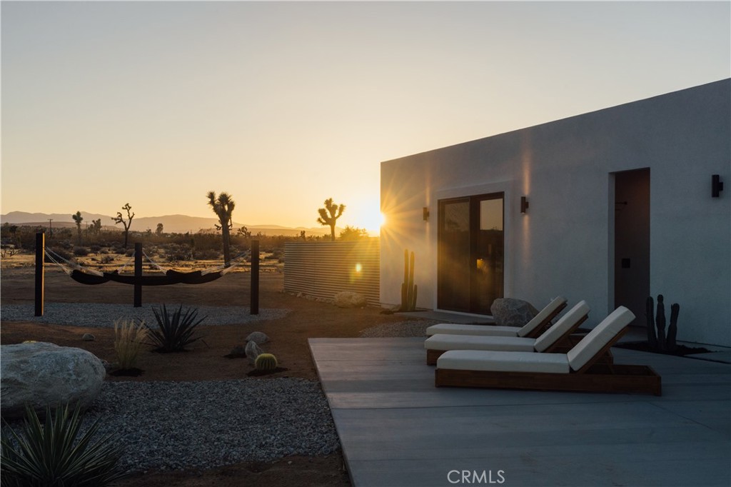 https://media.crmls.org/medias/927bfb76-2e1d-4207-8cf3-e1e337fe1a2a.jpg?preset=X-Large