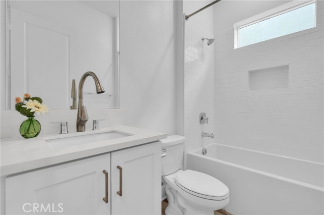 Detail Gallery Image 17 of 46 For 27216 Coyote Bush Ct, Valencia,  CA 91381 - 4 Beds | 5 Baths