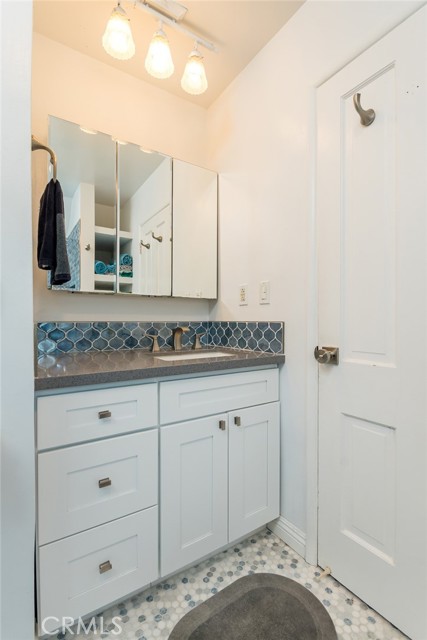 1967 Hilldale Drive, La Canada Flintridge CA: https://media.crmls.org/medias/927ef95c-68a8-47cd-8dc4-bef28f9b583d.jpg