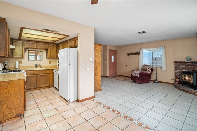 42868 Ranch Club Road, Lake Elizabeth CA: https://media.crmls.org/medias/927f8f2e-163c-414f-a07c-52e4d1d9c28c.jpg