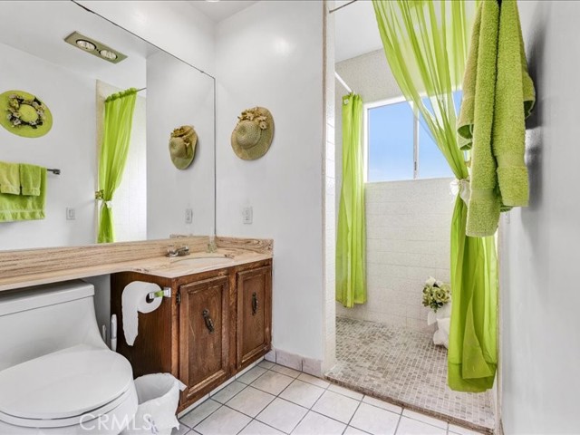Detail Gallery Image 13 of 49 For 2215 Fitzgerald Ave, Commerce,  CA 90040 - 2 Beds | 2 Baths
