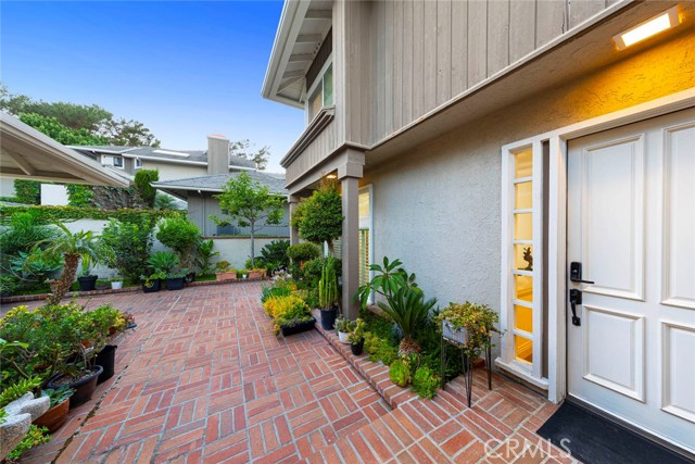 Detail Gallery Image 48 of 56 For 16 Lucerne, Newport Beach,  CA 92660 - 4 Beds | 3/1 Baths