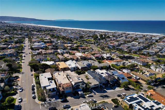 Neighborhood and stunning ocean views looking south to Palos Verdes and Catalina Island