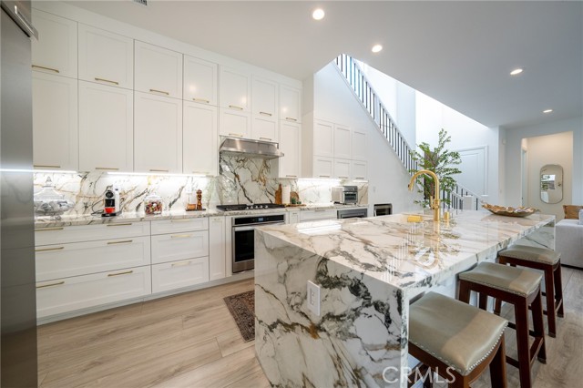 Front Image Thumbnail for CRSR25264607