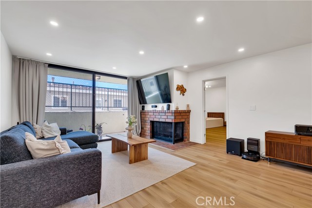 Detail Gallery Image 5 of 42 For 745 Main, El Segundo,  CA 90245 - 2 Beds | 2 Baths