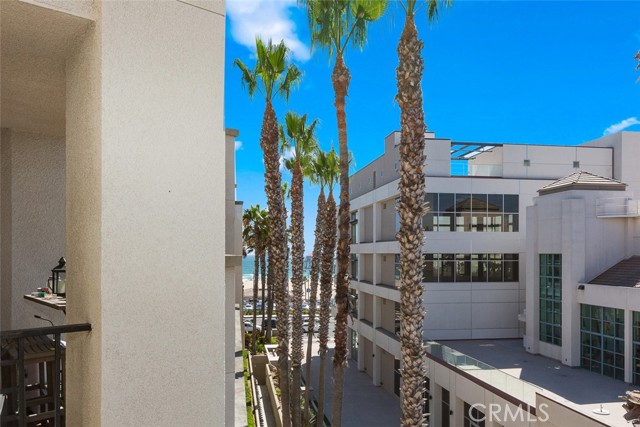 Detail Gallery Image 4 of 37 For 200 Pacific Coast Hwy #320,  Huntington Beach,  CA 92648 - 2 Beds | 2 Baths