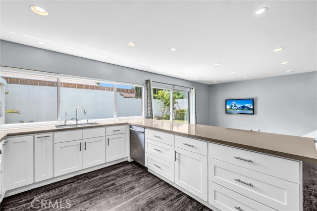 Detail Gallery Image 16 of 34 For 20291 Bancroft Cir, Huntington Beach,  CA 92646 - 4 Beds | 2/1 Baths