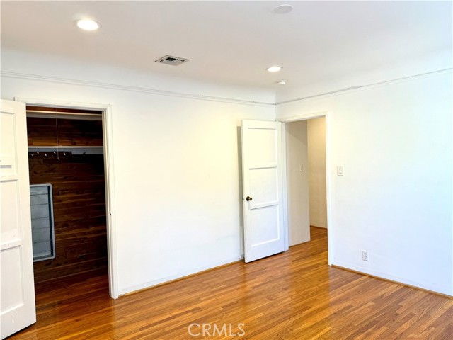 Detail Gallery Image 15 of 27 For 6534 Peach Ave, Van Nuys,  CA 91406 - 2 Beds | 2 Baths