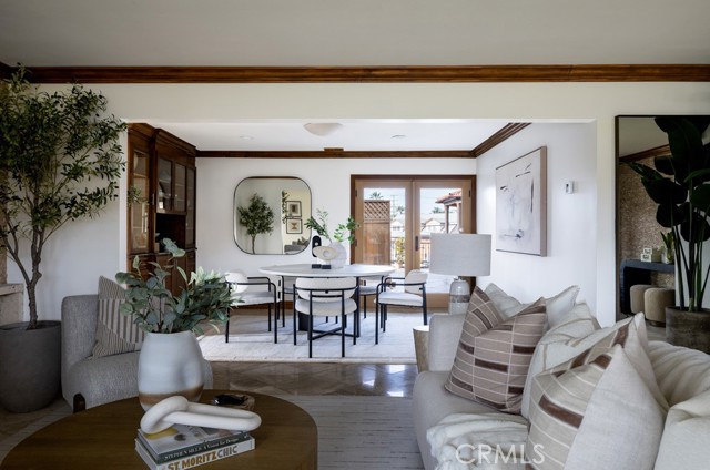 Detail Gallery Image 3 of 10 For 401 Holmwood, Newport Beach,  CA 92663 - 2 Beds | 2/1 Baths