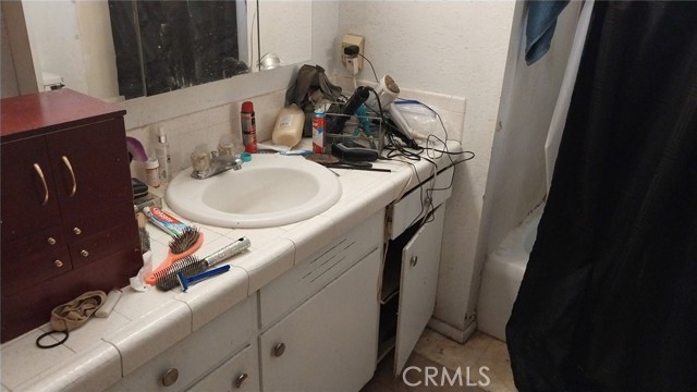 982 E Barnard Street, Blythe CA: https://media.crmls.org/medias/9285324e-0c5b-4cc1-934f-bb2905635426.jpg