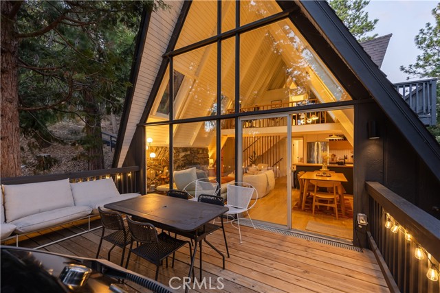 Detail Gallery Image 3 of 48 For 399 Rainier Rd, Lake Arrowhead,  CA 92352 - 3 Beds | 3 Baths