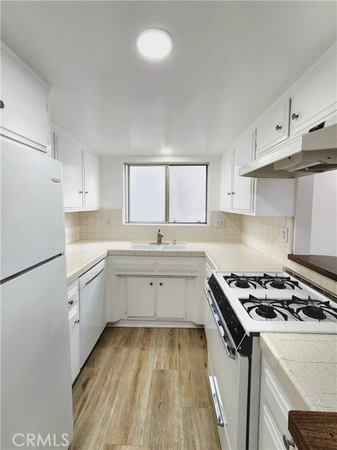 Detail Gallery Image 11 of 17 For 326 10th Place, Manhattan Beach,  CA 90266 - 3 Beds | 2 Baths