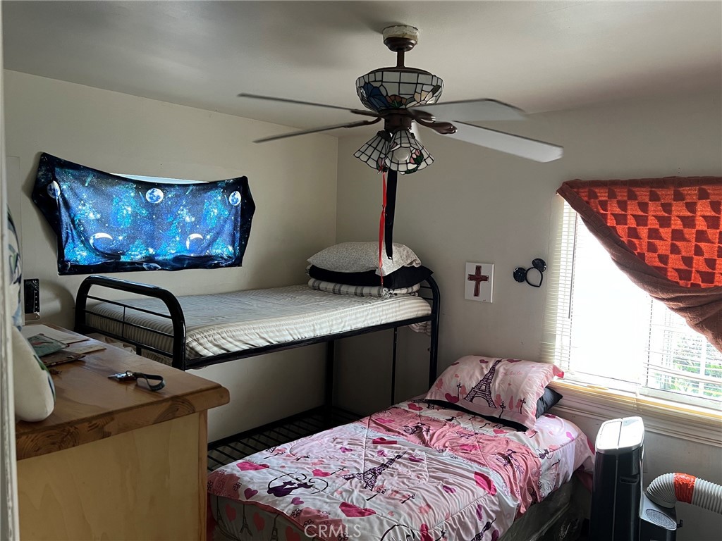 https://media.crmls.org/medias/92868b6f-bd1f-41d9-84e2-32d2631db458.jpg?preset=X-Large