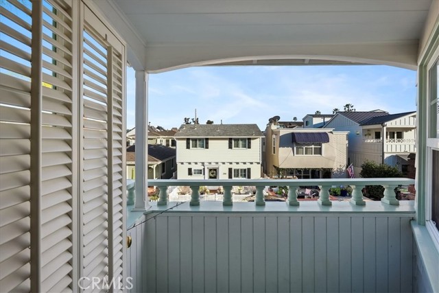Detail Gallery Image 14 of 18 For 211 Pearl Ave, Newport Beach,  CA 92662 - 3 Beds | 2/1 Baths