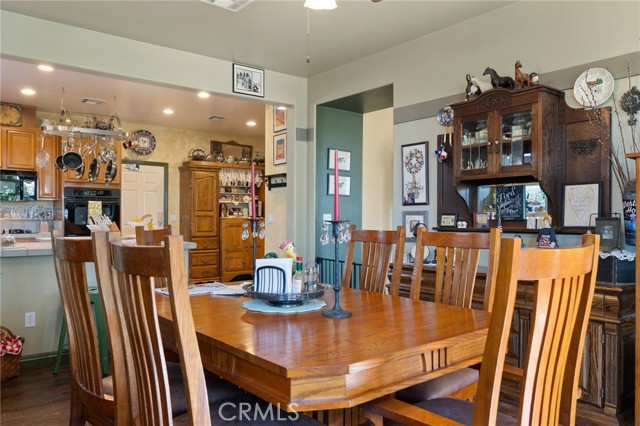 Detail Gallery Image 13 of 30 For 10705 Topiary Dr, Bakersfield,  CA 93306 - 3 Beds | 2 Baths