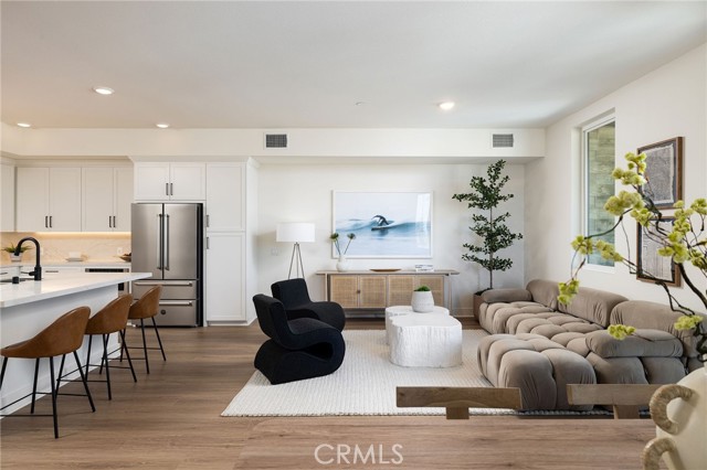 414 Main Street, Huntington Beach CA: https://media.crmls.org/medias/92870a42-dcf8-42a0-8db6-ee0ef8a792a7.jpg