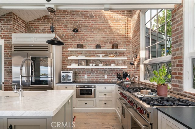 Detail Gallery Image 14 of 22 For 998 Emerald Bay, Laguna Beach,  CA 92651 - 4 Beds | 4/1 Baths