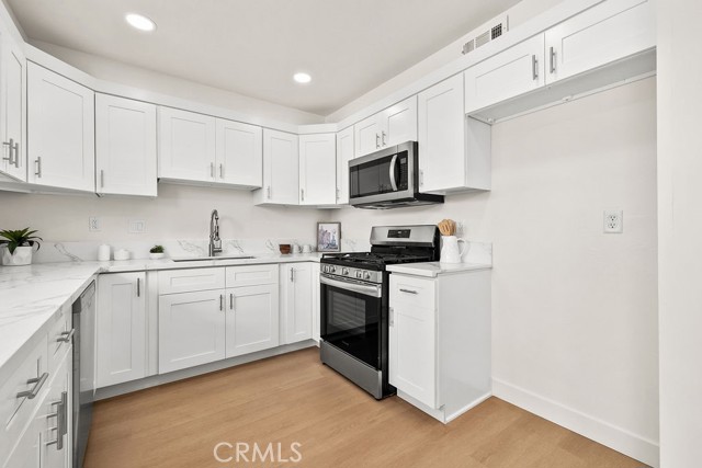 Detail Gallery Image 12 of 42 For 9736 Monte Carlo Cir, Huntington Beach,  CA 92646 - 4 Beds | 2/1 Baths