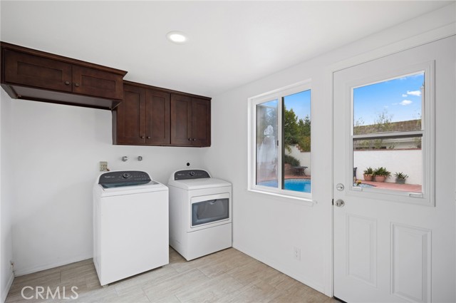 1300 Antigua Way, Newport Beach CA: https://media.crmls.org/medias/92886950-aed9-4dbe-9ca2-78e0e3233c78.jpg