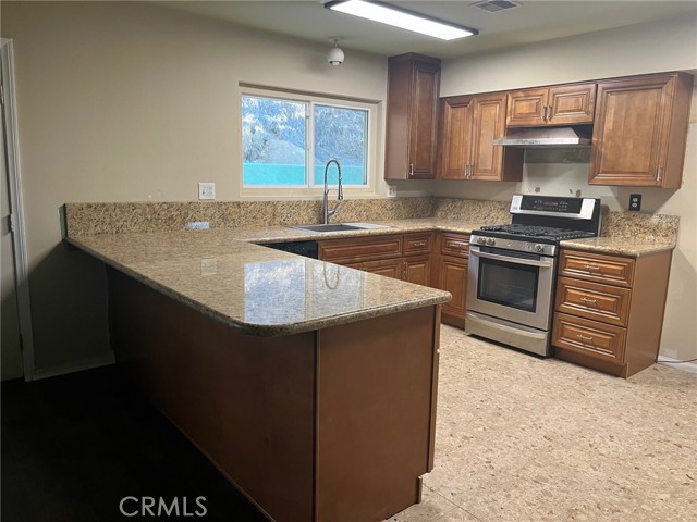 Detail Gallery Image 5 of 39 For 470 E Crescent Ave, Redlands,  CA 92373 - 4 Beds | 2/1 Baths