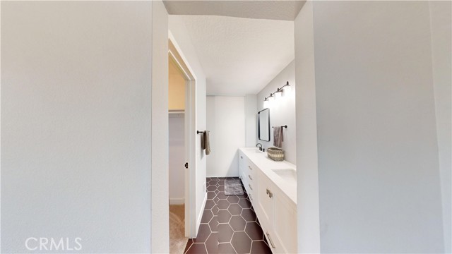 8161 Haven View Drive, Jurupa Valley CA: https://media.crmls.org/medias/9288c322-33fb-4530-b0c9-ad75473fe08a.jpg