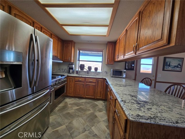 7050 Ivanpah Avenue, 29 Palms CA: https://media.crmls.org/medias/9288edba-3bf2-4d94-a4fd-2ba779f4925b.jpg