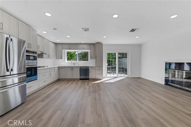 17706 Collins Street photo 7