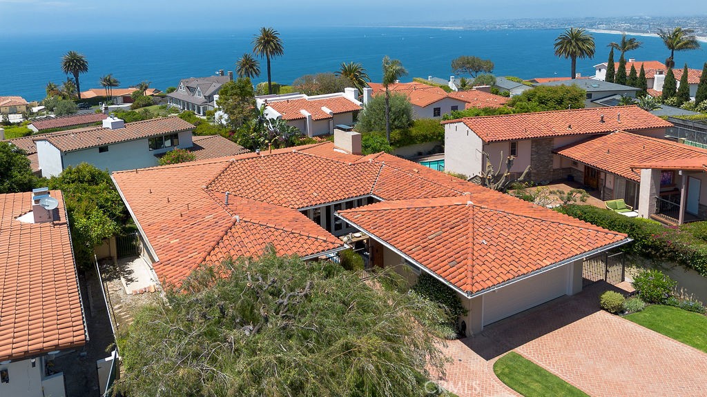 1609 Via Montemar