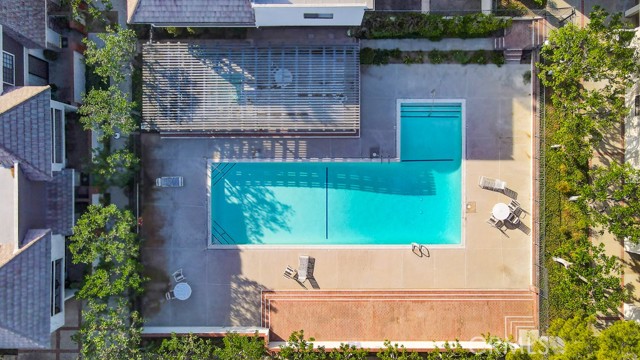 10201 Mason Avenue, Chatsworth CA: https://media.crmls.org/medias/92898d6f-3bbd-4813-8666-f2a71533c141.jpg