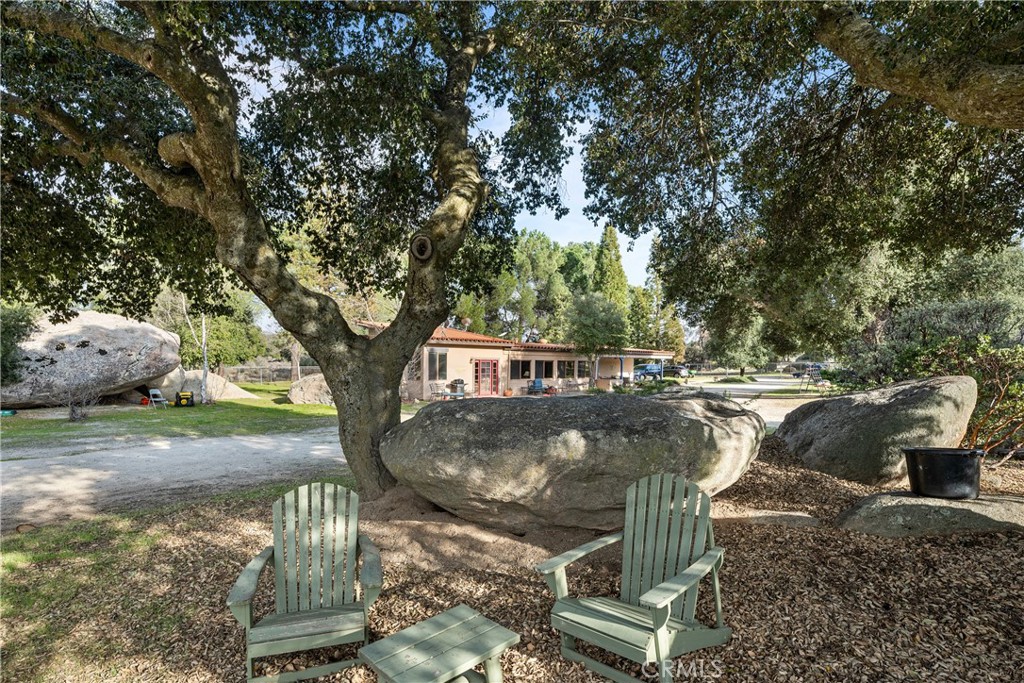 https://media.crmls.org/medias/9289cbad-3d05-47d7-b66c-dad59a735433.jpg?preset=X-Large