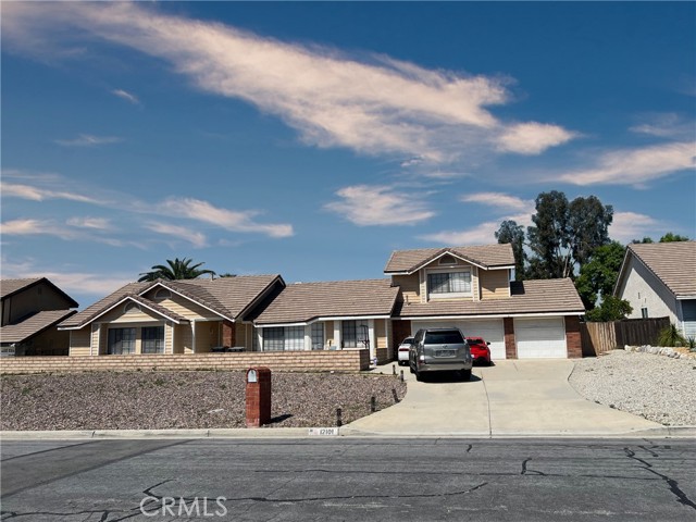 Detail Gallery Image 2 of 29 For 12101 Hinson St, Moreno Valley,  CA 92555 - 4 Beds | 2 Baths