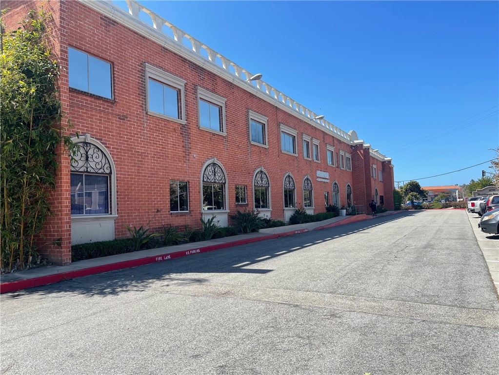 18700 Main St, Huntington Beach, California 92648, ,Commercial Lease,For Rent,18700 Main St,CROC24135573