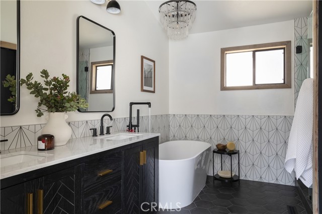 Detail Gallery Image 12 of 22 For 340 Crystal Lake Rd, Big Bear Lake,  CA 92315 - 4 Beds | 3 Baths