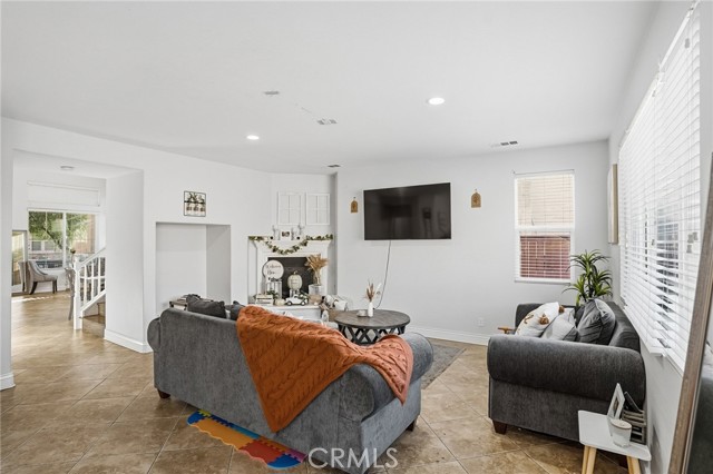 Detail Gallery Image 13 of 44 For 3902 Bluff, Perris,  CA 92571 - 4 Beds | 2/1 Baths