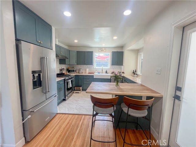 4574 Whaley Avenue, Long Beach CA: https://media.crmls.org/medias/928c4185-a3c8-48b5-a9c5-5d3dbc0be0c9.jpg