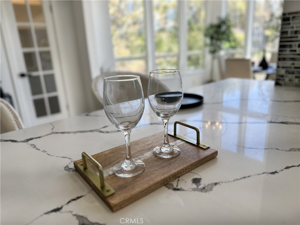 https://media.crmls.org/medias/928e1bd1-6cf7-4107-a09f-f914bd1999be.jpg?preset=X-Large