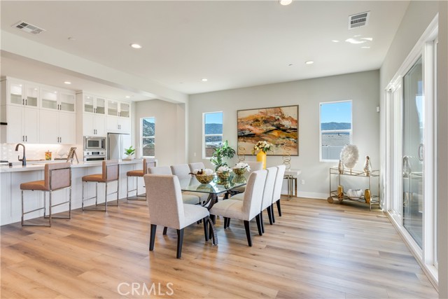 Detail Gallery Image 9 of 29 For 6533 Canyon Oaks Dr, Simi Valley,  CA 93063 - 4 Beds | 3/1 Baths