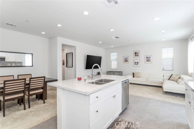 326 Buttercup Street photo 8